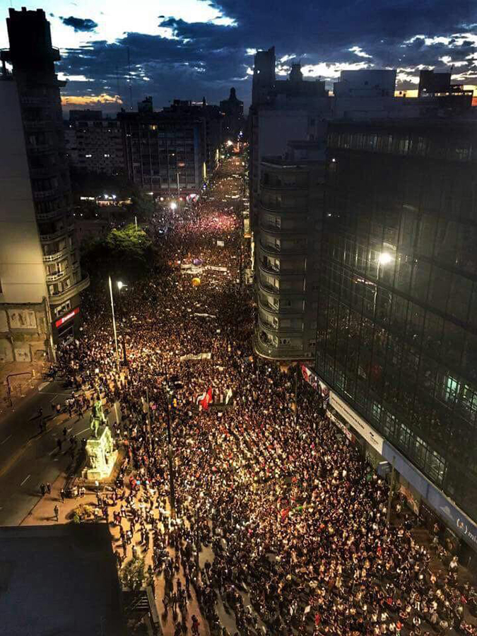 marcha dia de la mujer uruguay