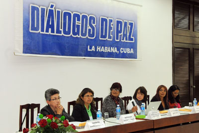 Representatives of women's organizations and networks that were part of the first delegation of gender experts at the talks in Havana - Subcommittee on Gender, present their proposals for building peace deal with Government and FARC-EP negotiators in December 2014. Photo courtesy of the Government of Cuba.