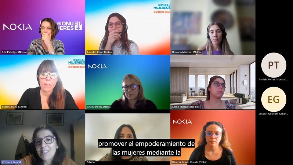 Sesión informativa de ONU Mujeres Argentina para miembros del equipo global de Nokia que impartirán la formación en habilidades digitales para mujeres de Buenos Aires y el Gran Chaco. Foto: ONU Mujeres Argentina 