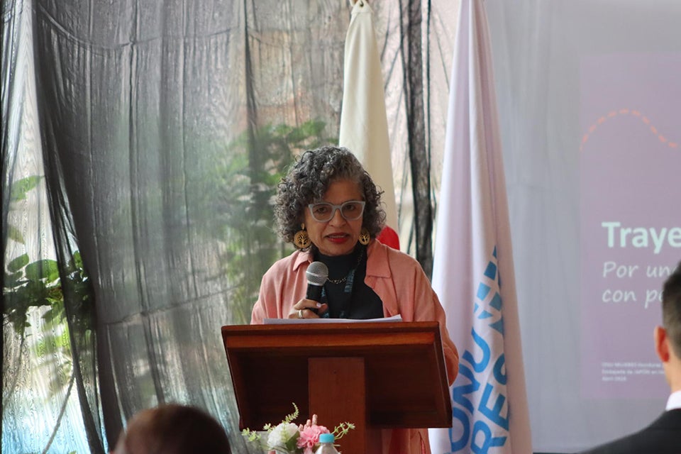 Herminia Palacios, coordinadora de Programas de ONU Mujeres en Honduras, explicó que Trayectos permitirá fortalecer el trabajo de organizaciones que ya se encuentran trabajando en las fronteras de Honduras. Foto: Valeria Puerto / ONU Mujeres