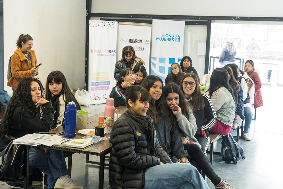 Talleres de formación con adolescentes del Proyecto "UVLO Participa. Unidas por el derecho al deporte". Foto: ONU Mujeres/Santiago Mele / ONU Mujeres