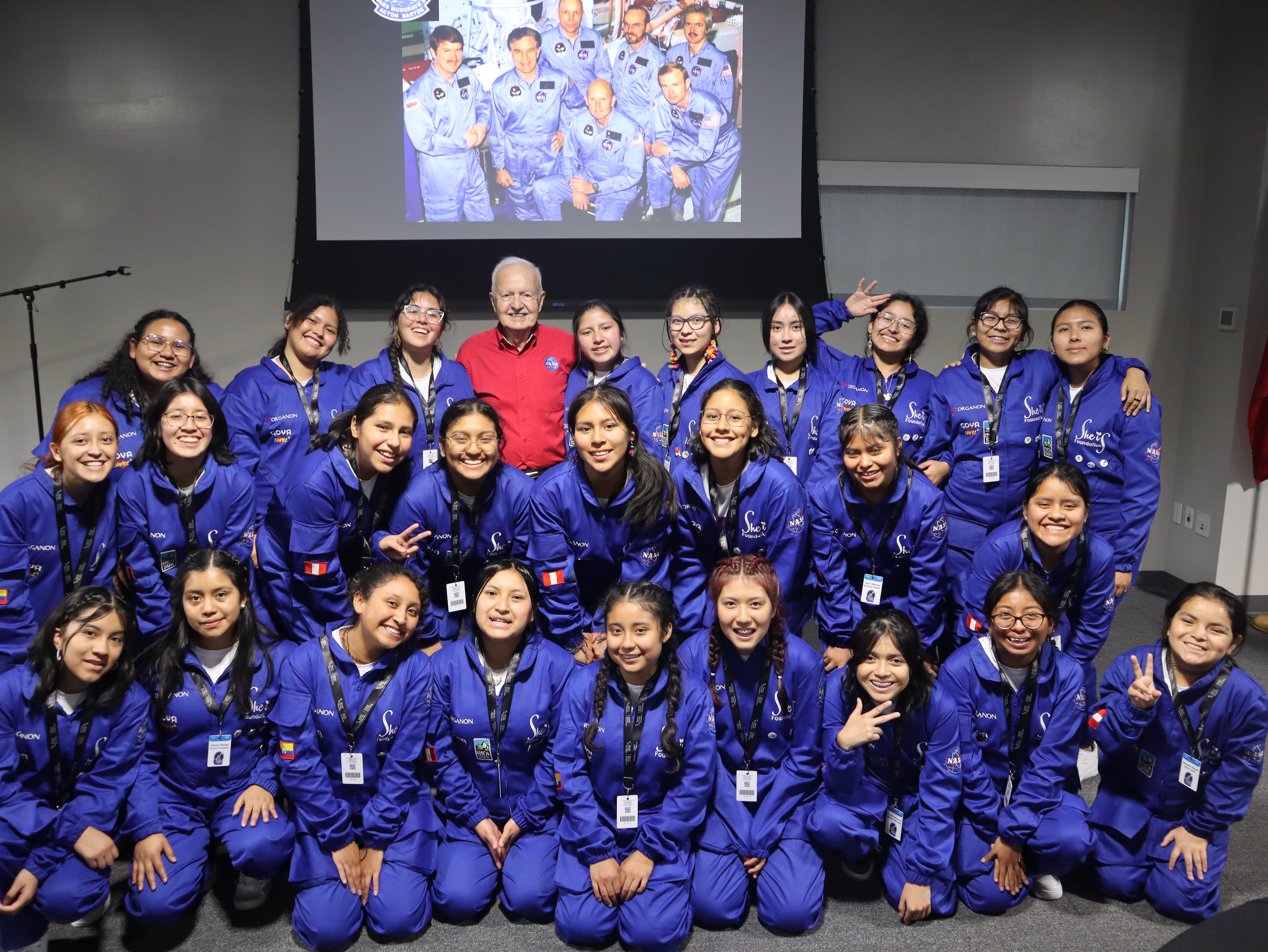 “Ella es Astronauta” ha registrado más de 889 inscripciones, con 14 niñas seleccionadas para participar en experiencias transformadoras en el Centro Espacial de la NASA. 