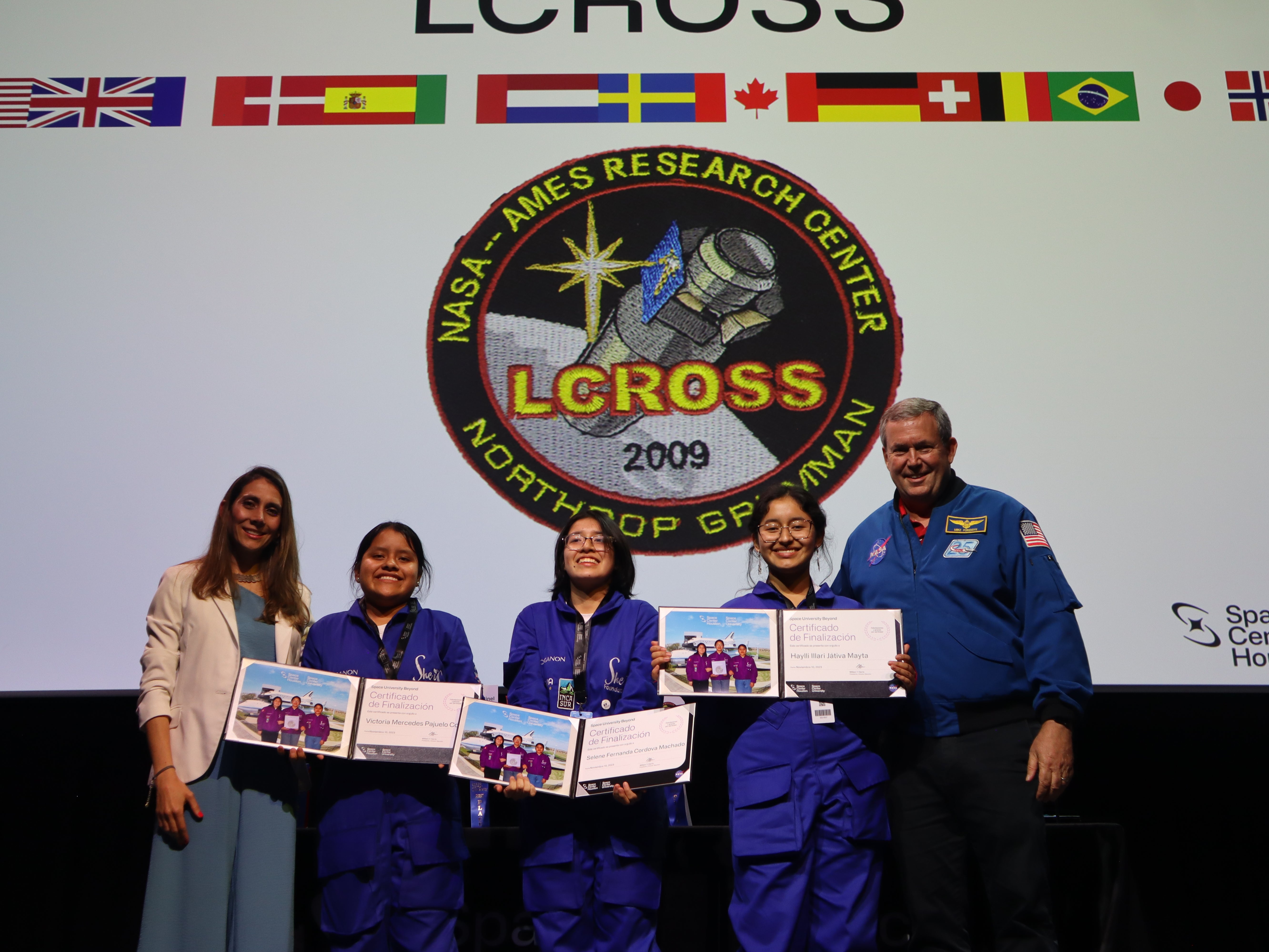 A través de “Ella es Astronauta”, las niñas ecuatorianas han desarrollado habilidades en ciencia, tecnología, ingeniería y matemáticas (STEM), así como habilidades blandas como el liderazgo y la resolución de problemas. 