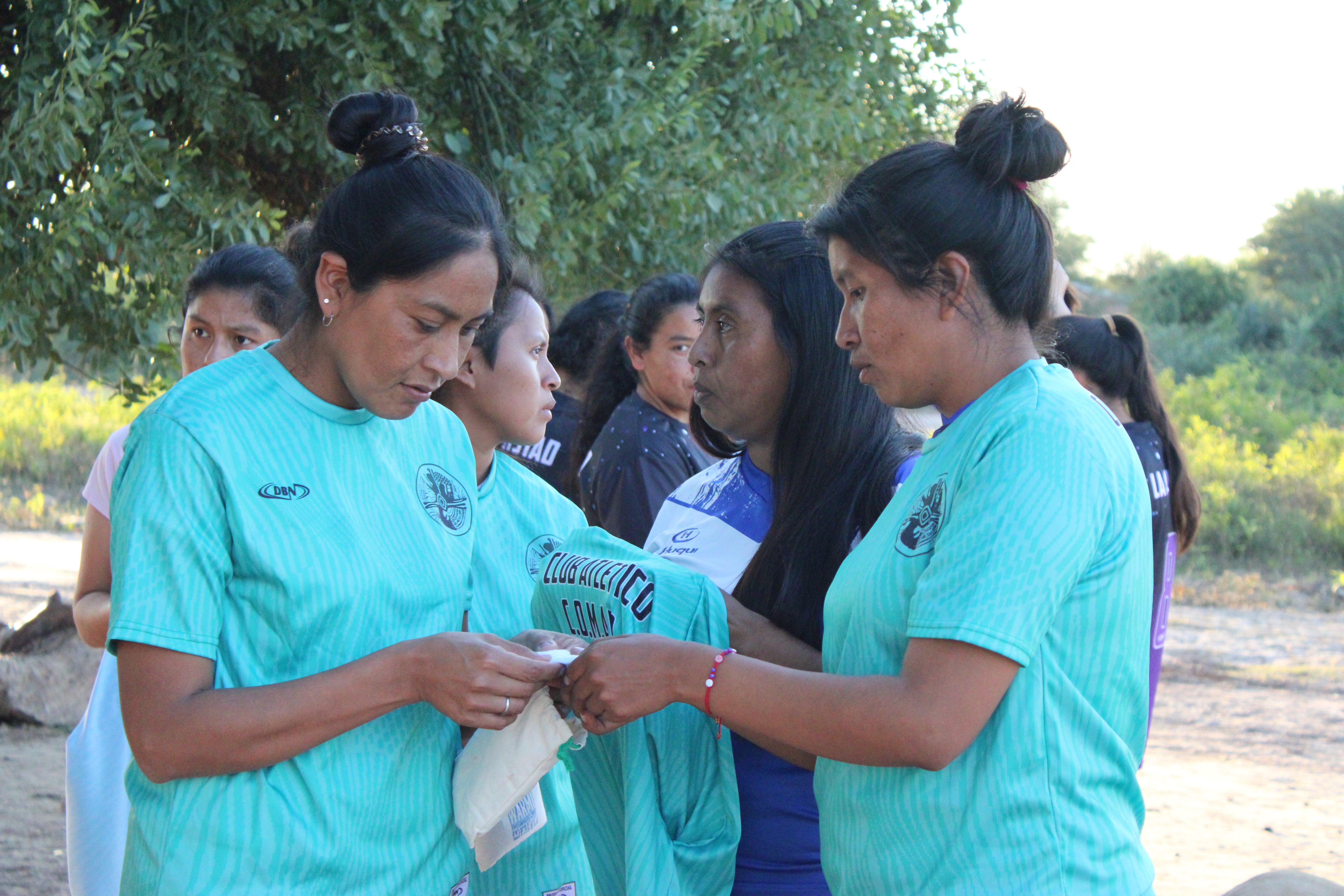 Entrega de kits de higiene menstrual. Foto: ONU Mujeres