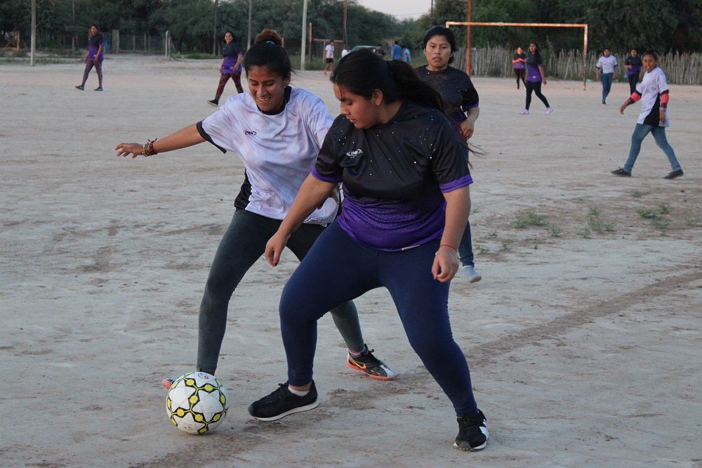  Más de 40 mujeres indígenas y criollas disputaron partidos de fútbol en Vaca Perdida (Formosa). Foto: ONU Mujeres