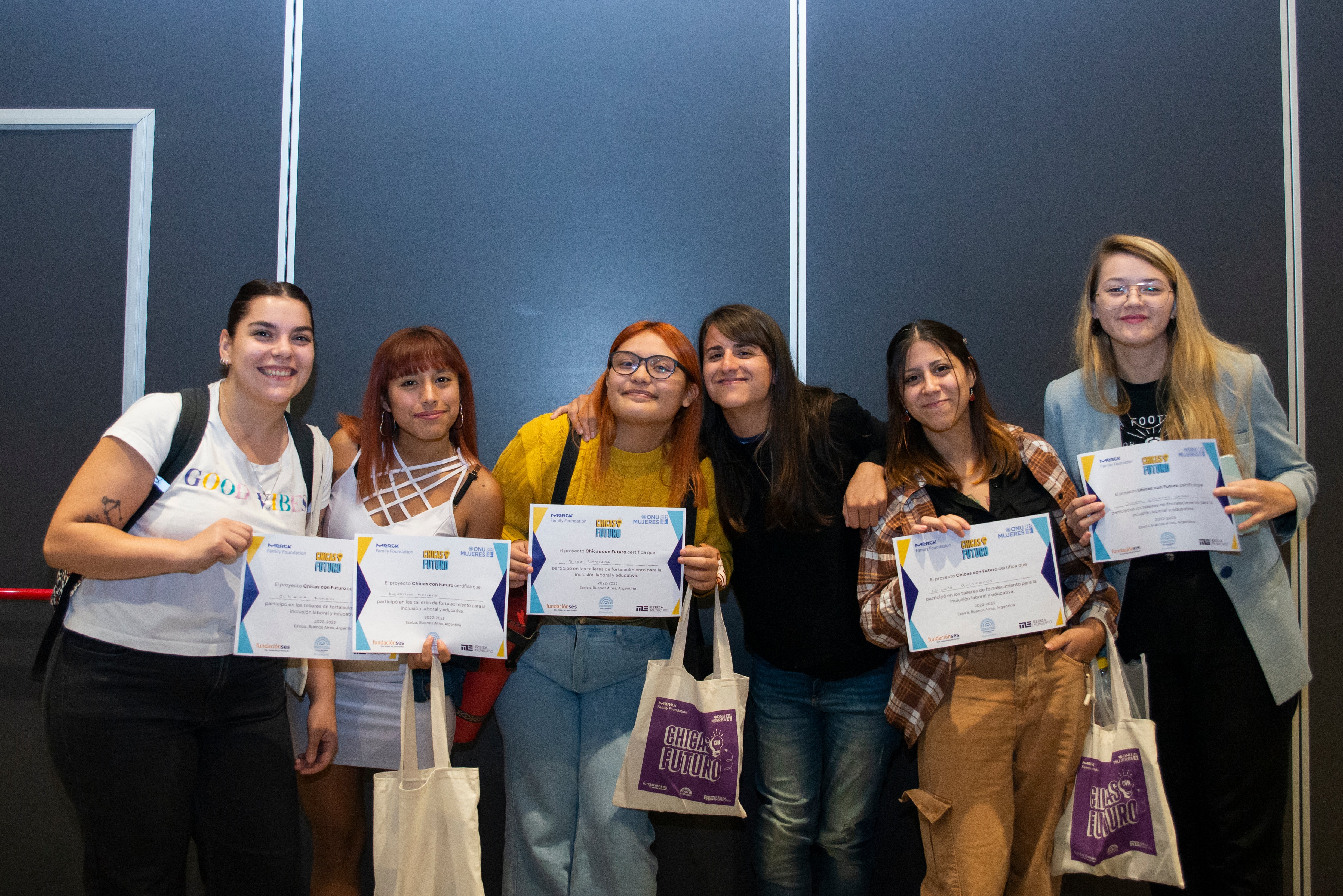  Entrega de diplomas a las participantes de Chicas con Futuro. Foto: ONU Mujeres / Gala Abramovich