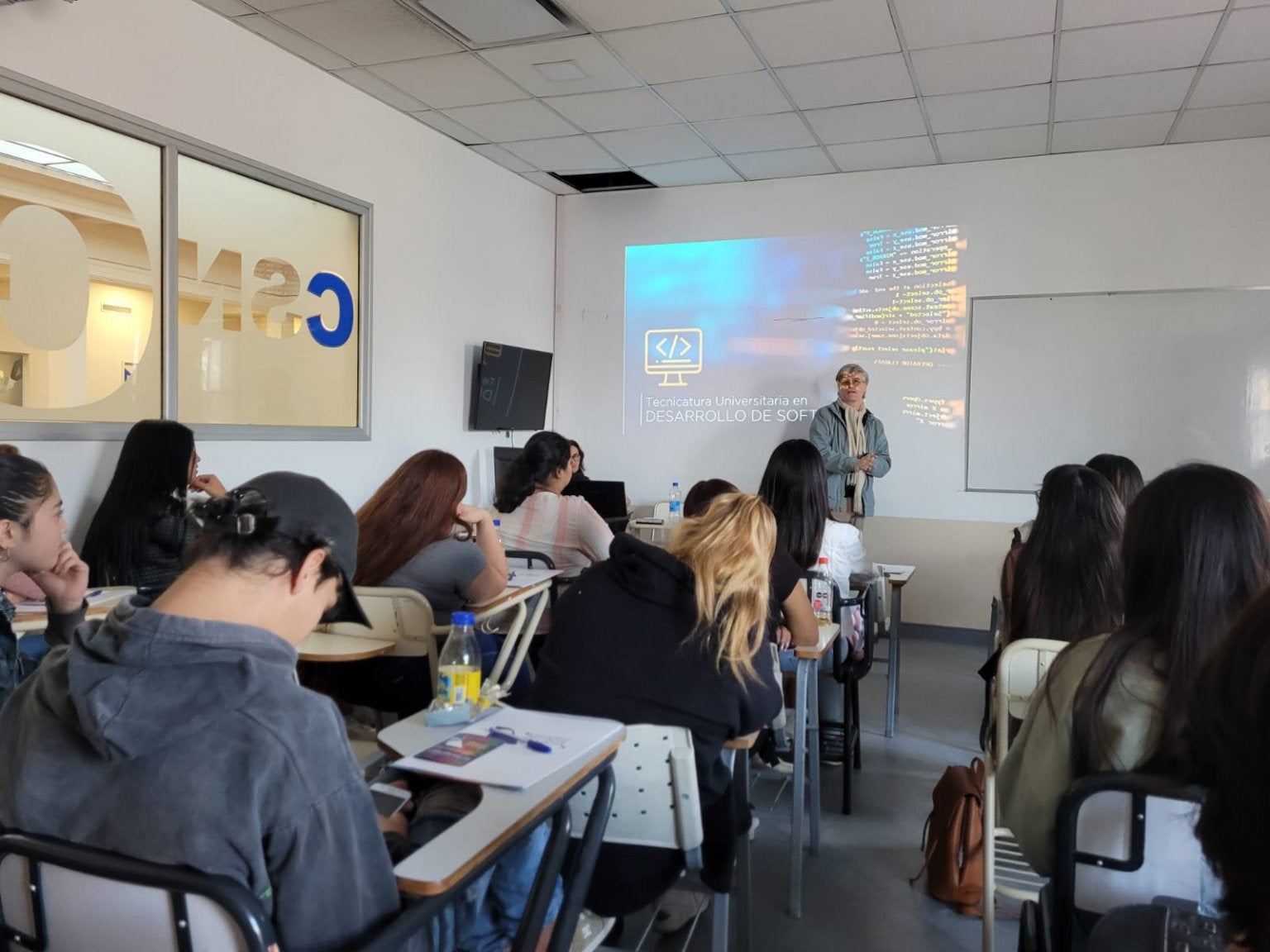 Charla educativa en la Universidad Provincial de Ezeiza (UPE), sus carreras y propuestas formativas.  a la Universidad Provincial de Ezeiza (UPE). Foto: UPE