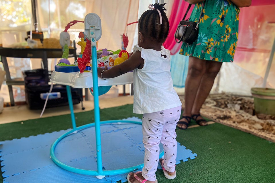 The nursing nook provides women and their families, particularly those who are pregnant and nursing, the opportunity to feed and clean their infants in a safe, sanitary, and relaxed environment. UN Women Photo