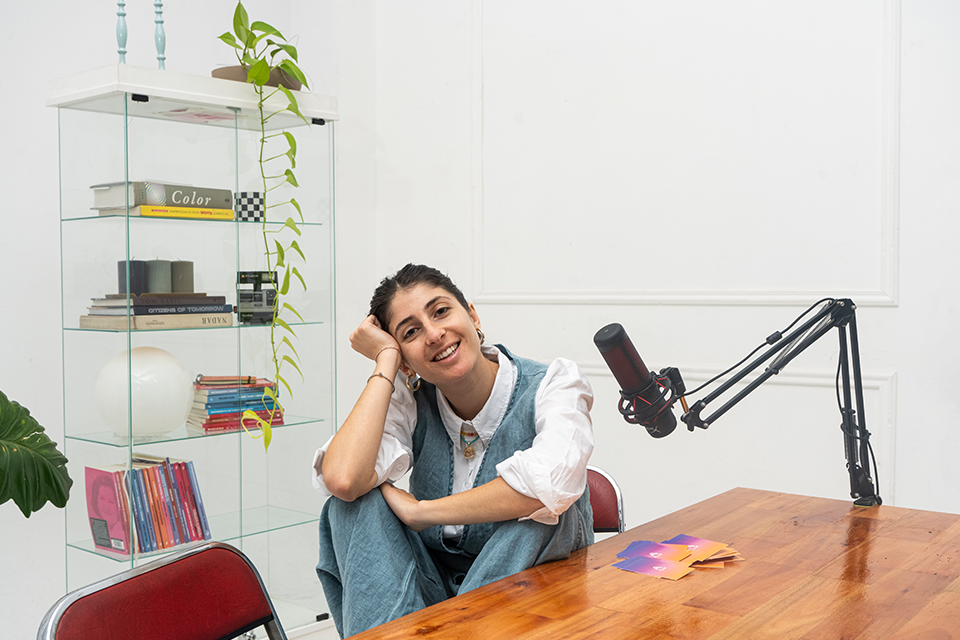 Candela Yatche durante la grabación de un podcast. Foto: cortesía de Candela Yatche.