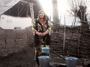 Surayo Mirzoyeva, 41, took part in a self-help group supported by the UN Women project “Empowering abandoned wives of migrant workers in Tajikistan,” which has provided more than 3,000 villagers in Fathobod, Tajikistan, with clean drinking water. Photo: UN Women/Humairo Bakhtiyar