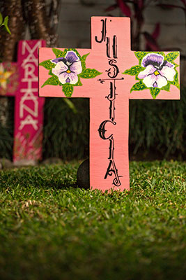 A cross calling for justice for the femicide of Mariana Lima, made by her mother. Photo: UN Women/Dzilam Méndez