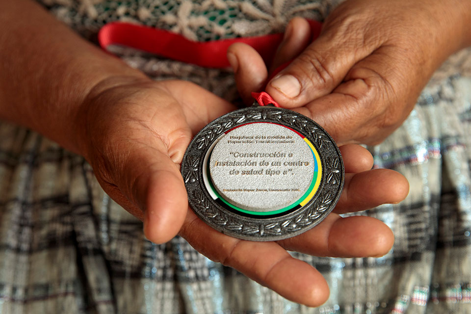 On 21 February, 2018, two years since the historic Sepur Zarco judgment, the Public Ministry of Guatemala, together with UN Women, presented a special medal of recognition to the 14 surviving grandmothers of the case.The Naxjolomi medallion, which in q'eqchi 'means, ‘the one that leads’, recognizes the leadership of the grandmothers who fought for justice and their continued leadership to ensure that the reparation measures become a reality. In this photo, Carmen Xol shows her medallion. Photo: UN Women/Ryan Brown